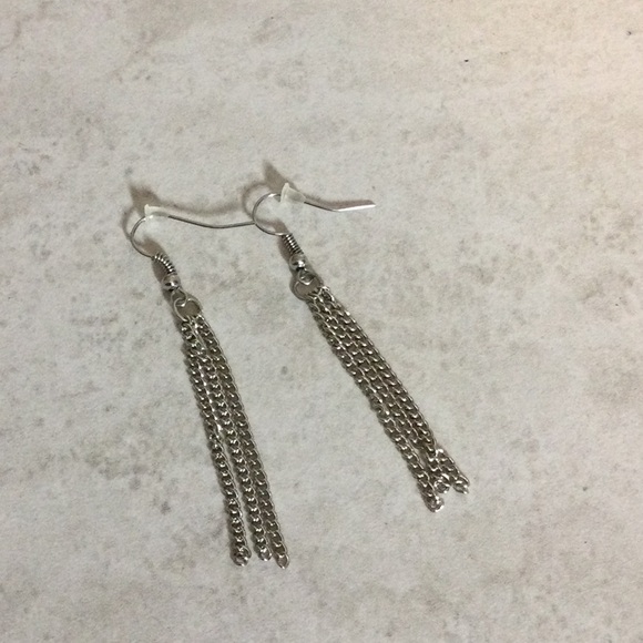 paparazzi Jewelry - NWT Paparazzi Silver Chain Dangle Earrings